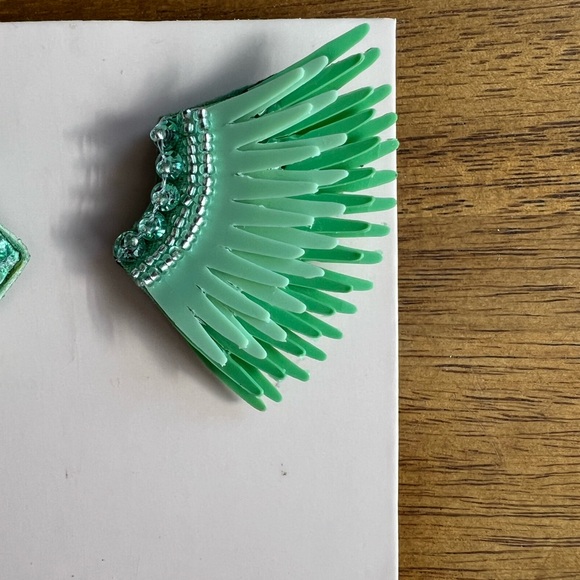 Mignonne Gavigan mint mini Madeline earrings - Picture 3 of 4